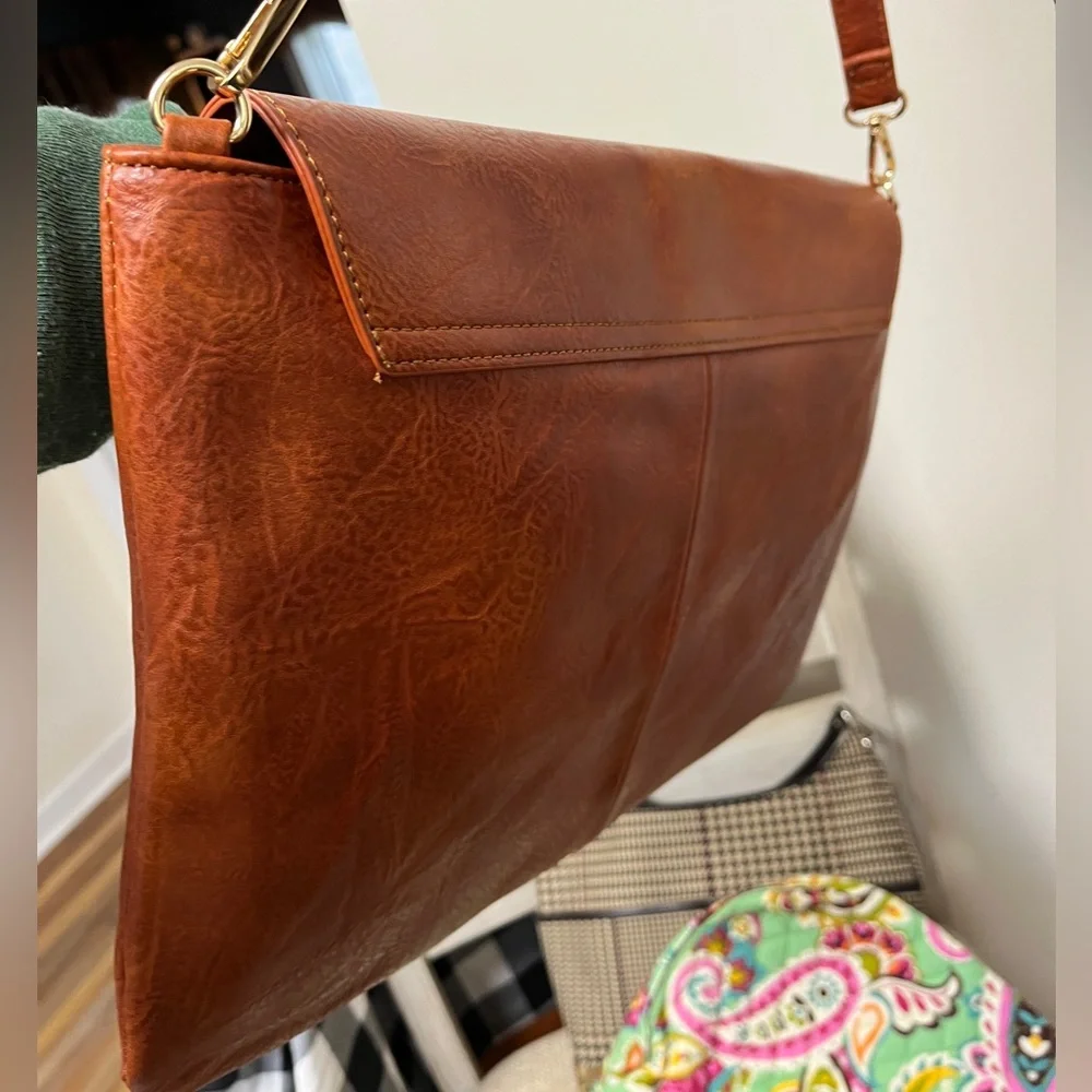 Clutch, NIP, unbranded, comes with matching detachable shoulder strap. 14x9” - Picture 3 of 3